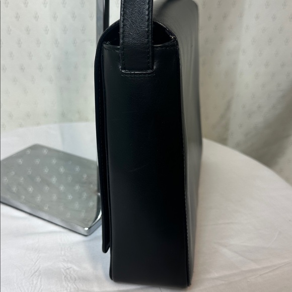 Authentic Vintage Gucci 1993 Black Leather Shoulder Bag - Picture 5 of 16